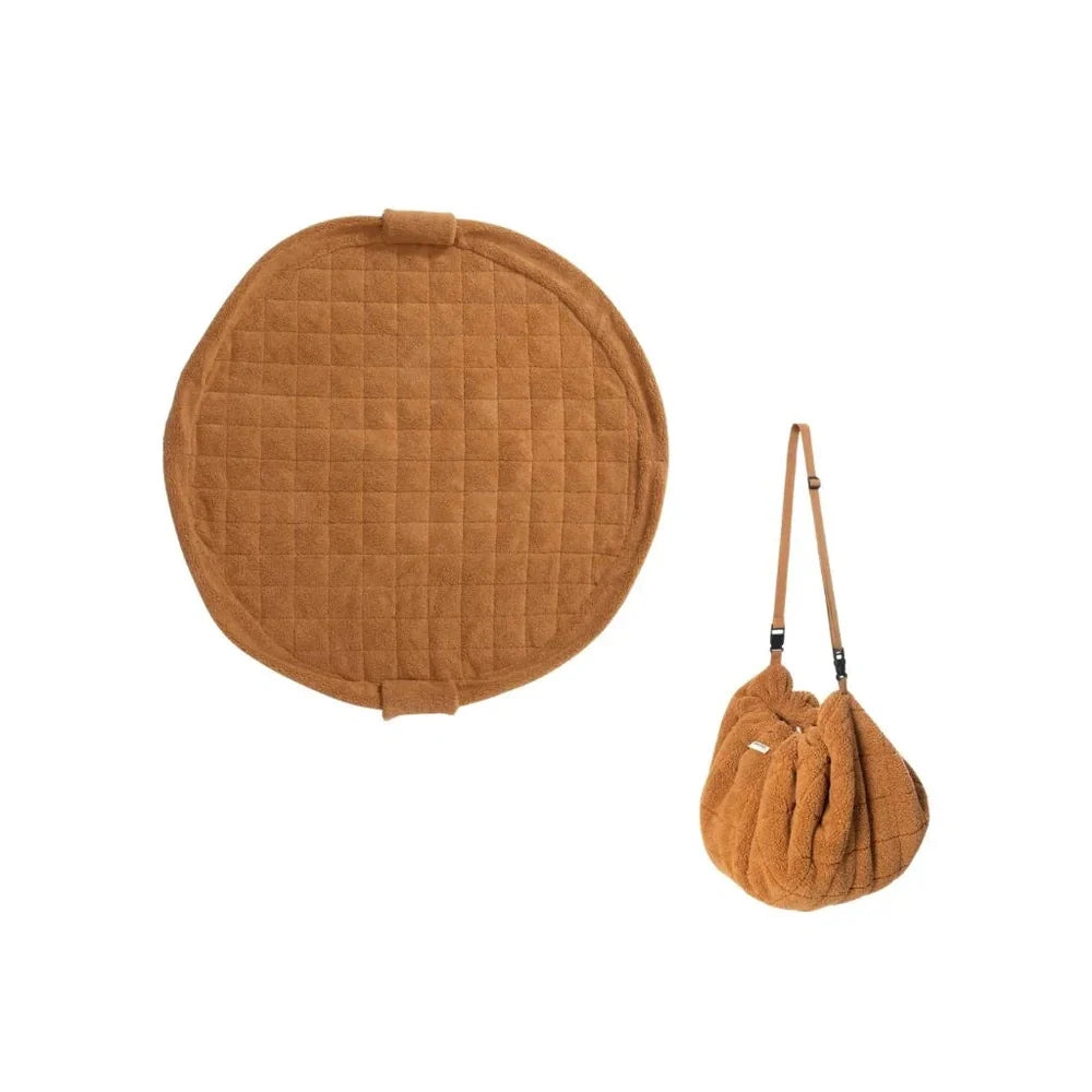 Play&Go 3-in-1 speelkleed Soft Teddy in Brown, opengevouwen op de vloer