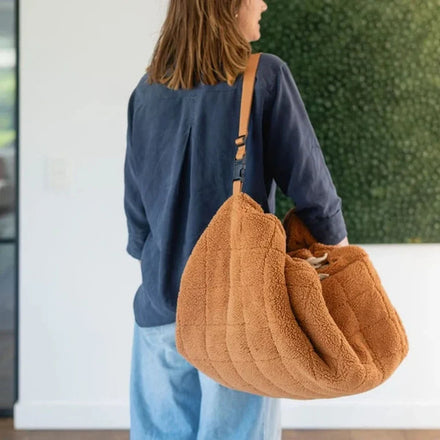 Detail van de warmbruine teddy stof van het Play&Go Soft speelkleed