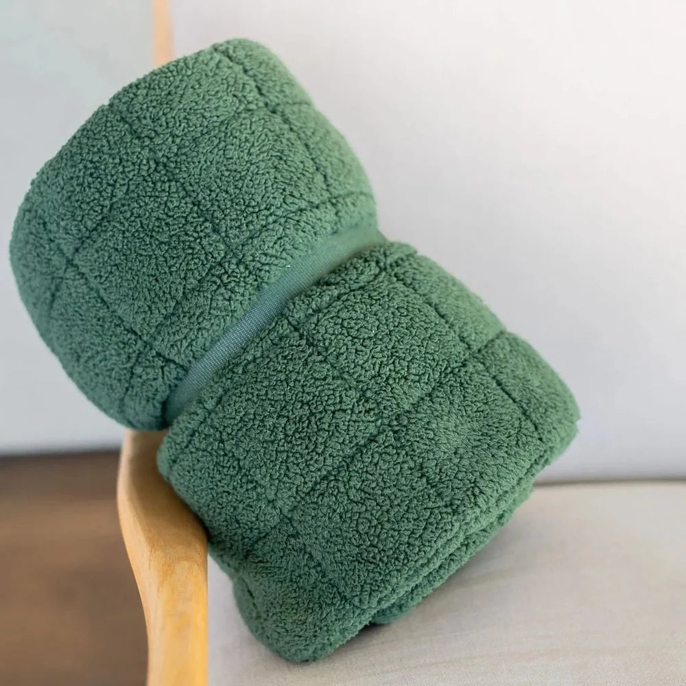 Detail van de zachte gerecycleerde teddy stof van het Play&Go speelkleed Evergreen
