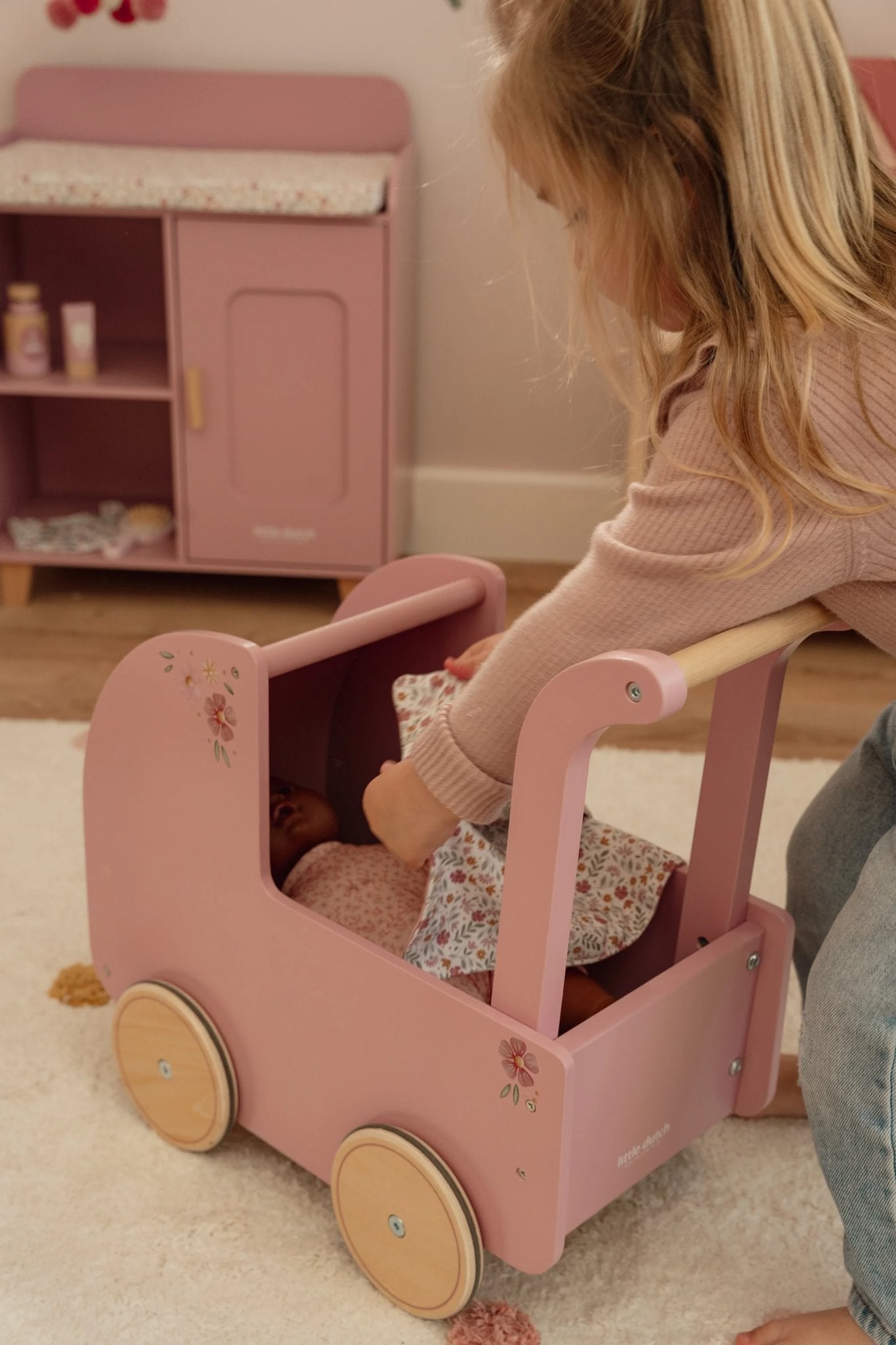 Houten poppenwagen kopen? Speelgoedwinkel Planet Happy Houten poppenwagen kopen? Speelgoedwinkel Planet Happy