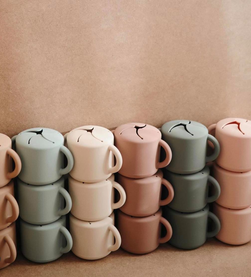Mushie Siliconen Snack Cup | Shifting Sand