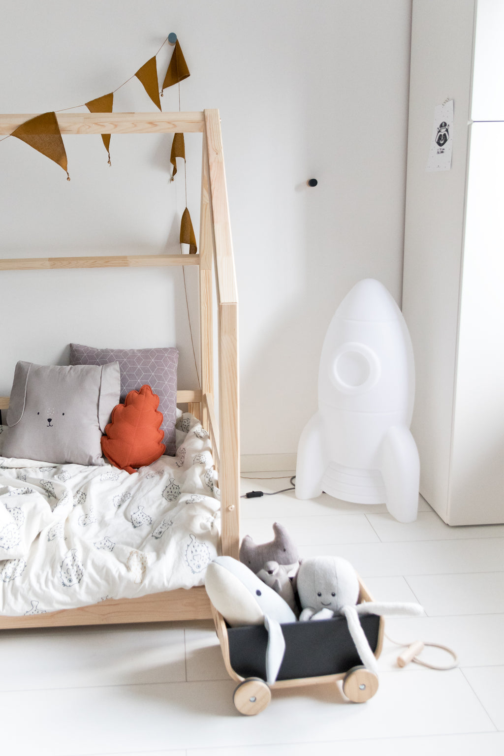 Montessori vloerbed voor kinderkamer, bedhuisje Antwerp