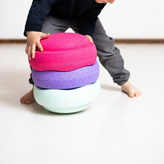 Stapelstein Set 3 Fresh, kind stapelt drie balansstenen in roze, violet en mint
