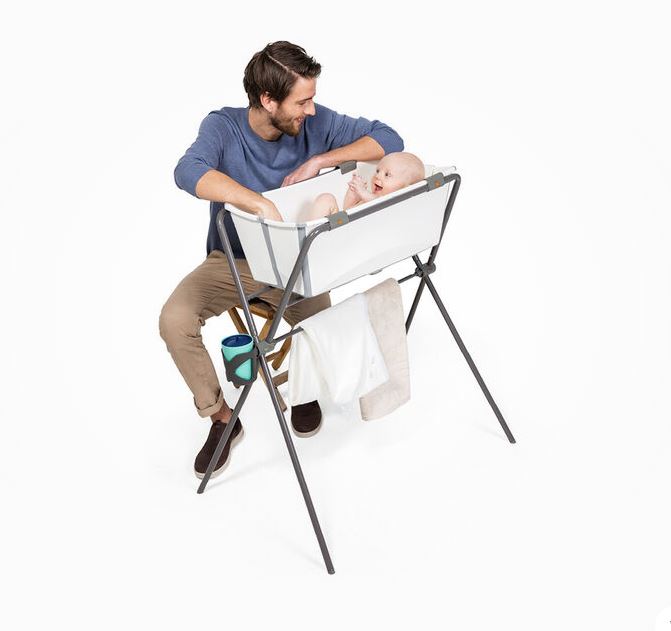 Stokke Flexi Bath babybadje White, uitgevouwen op witte achtergrond