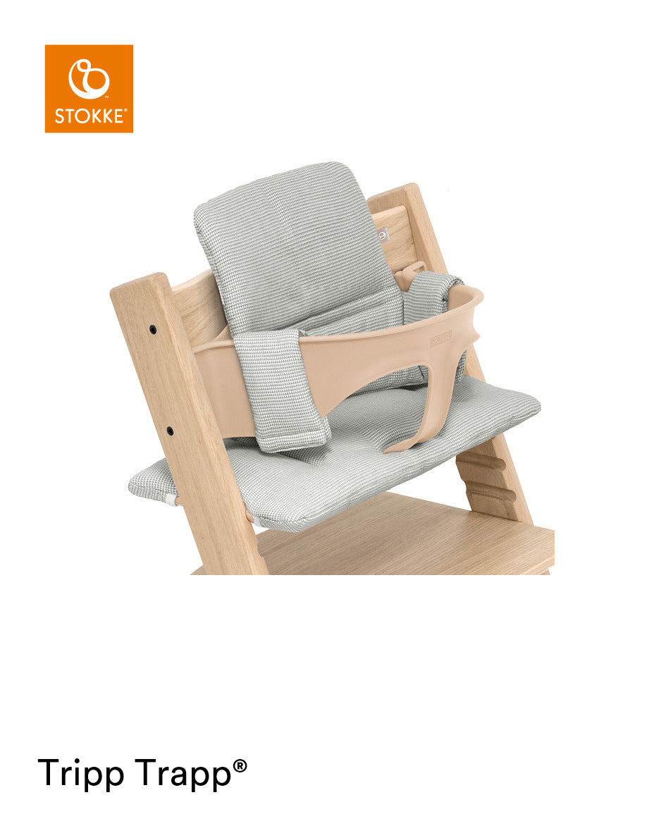 Stokke Tripp Trapp Classic Cushion Nordic Grey op naturel stoel met Baby Set