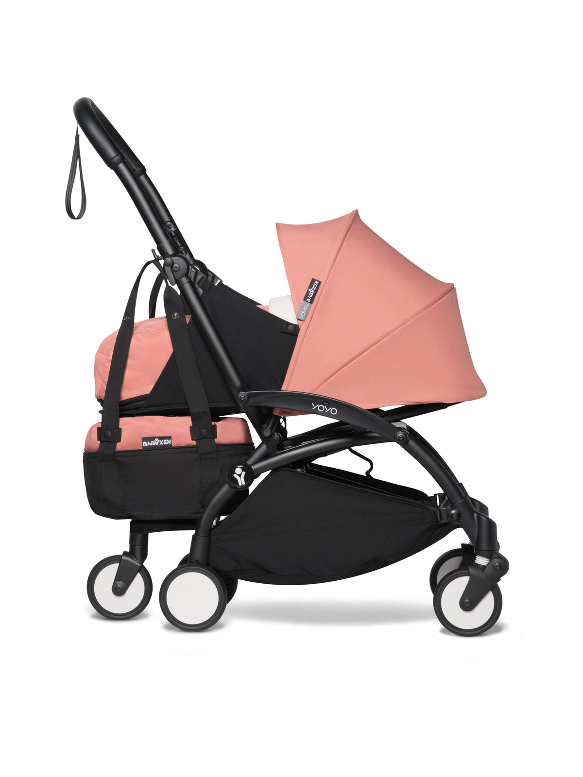 Stokke YOYO tas Ginger op een YOYO met newborn pack en zwart frame