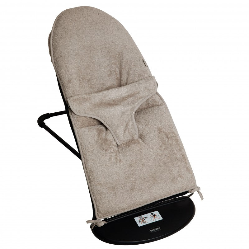 Timboo wipstoelhoes bamboe voor BabyBjörn Feather Grey, gemonteerd op de wipstoel