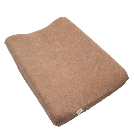 Timboo waskussenhoes Savannah Sand, over een aankleedkussen gespannen
