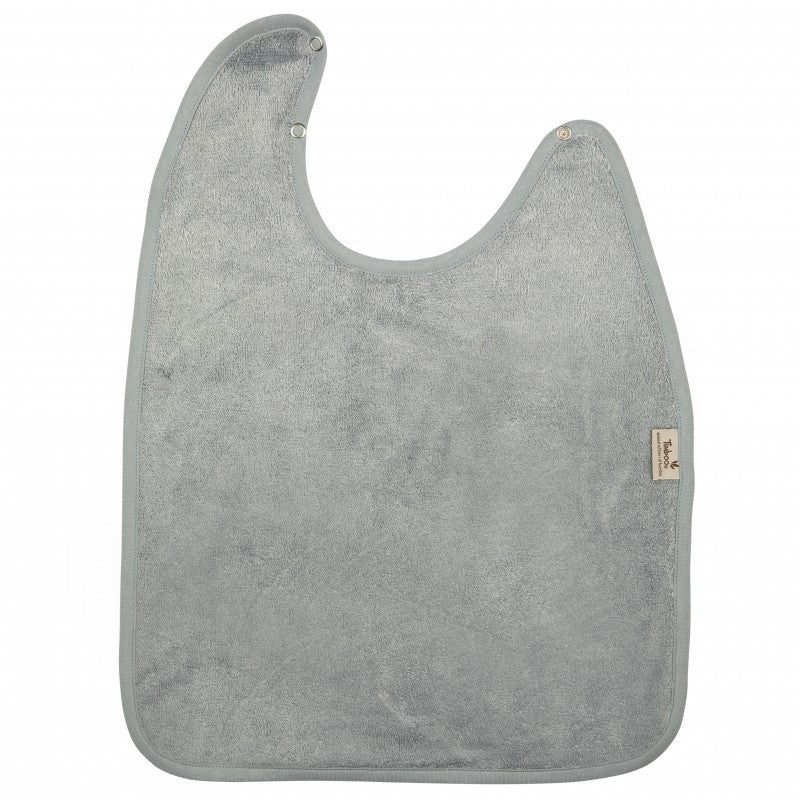 Timboo XXL slab bamboe Moon Blue gedragen door een baby in een stoeltje