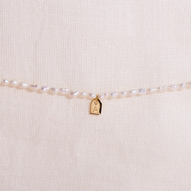 Galore Gepersonaliseerde Armband Pearl & Tag | Gold Petite