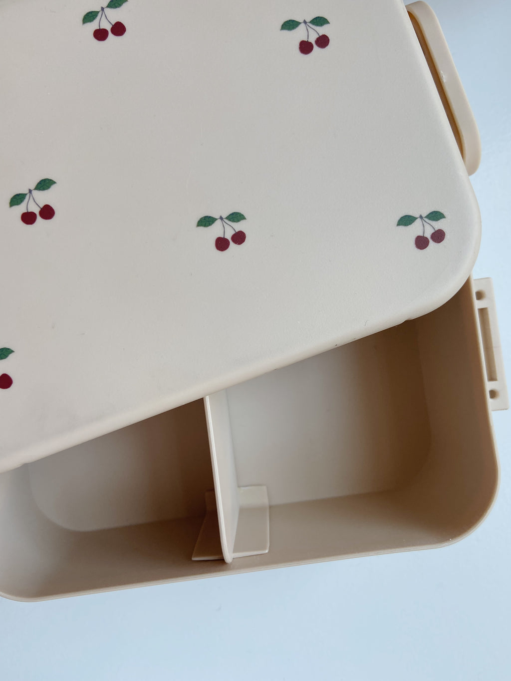Konges Sløjd Lunch Box Met Vakjes | Cherry Blush