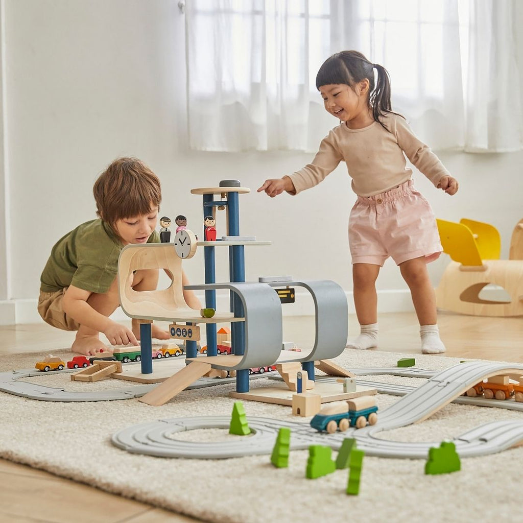 * Plantoys Central Station