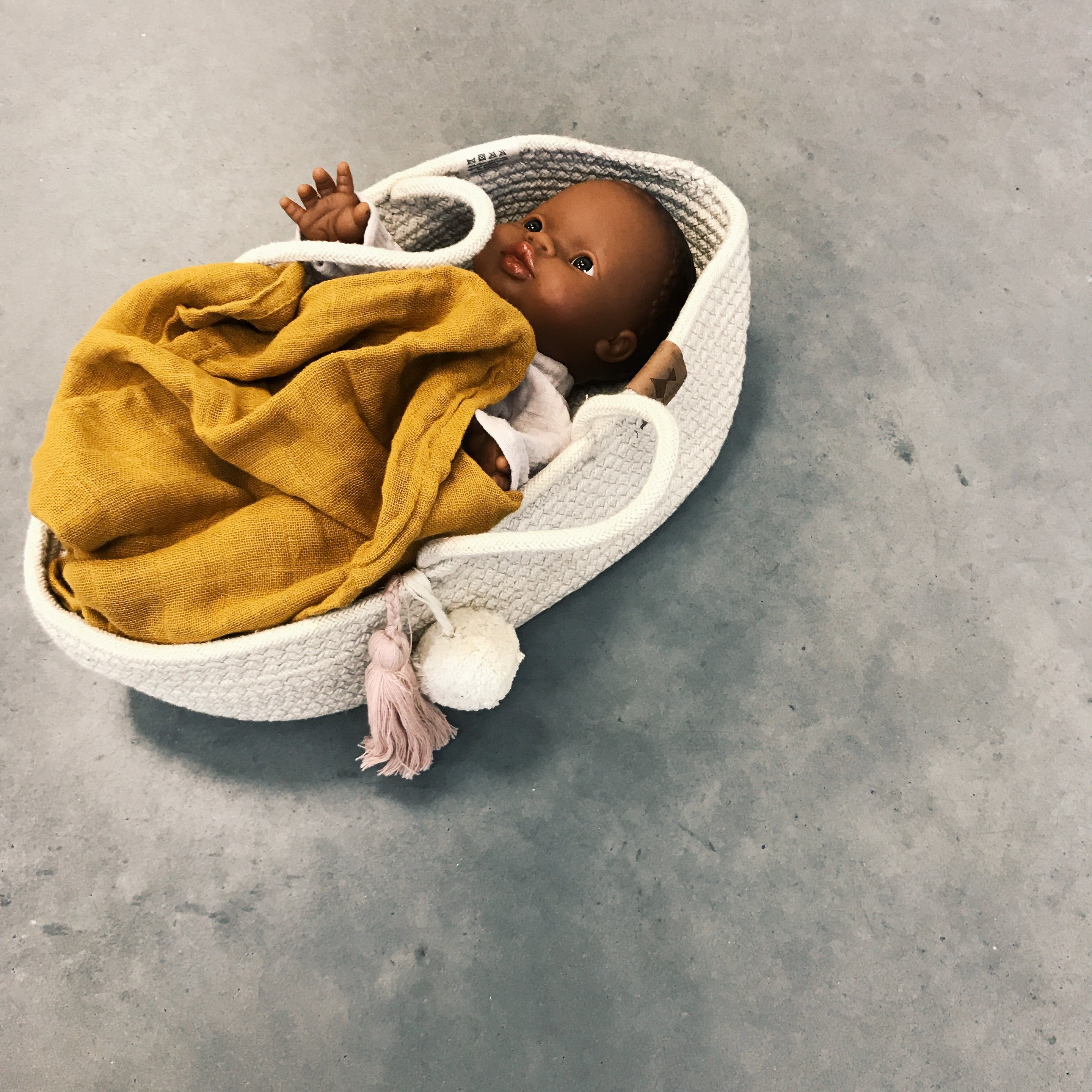 * Paola Reina Doll Boy blauwe ogen | African