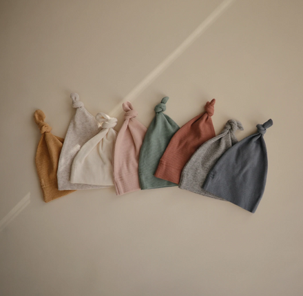 * Mushie Baby Beanie Ribbed | Roman Green*